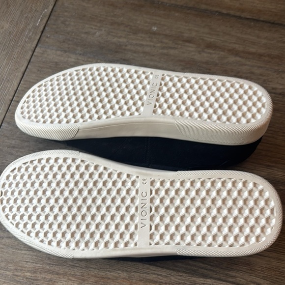 VIONIC sneakers Black Jean sz 6 NWT - Picture 7 of 8